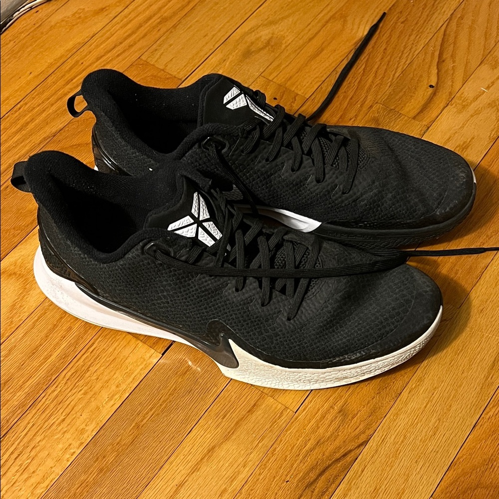 Nike Kobe mambas